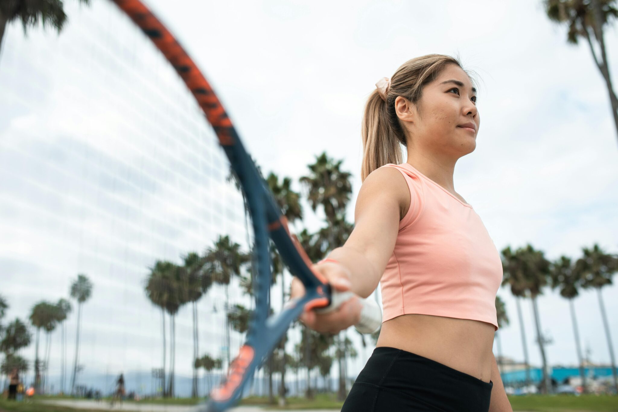 Enjoying tennis without glasses